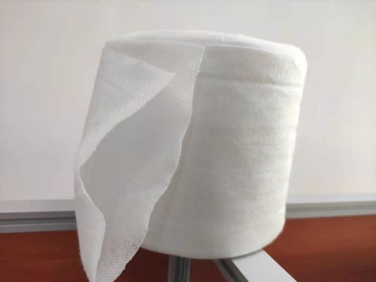 رول دستمال مرطوب خشک دولایه 45 گرمی ساخته شده توسط پارچه های نبافته مش اسپان لیس